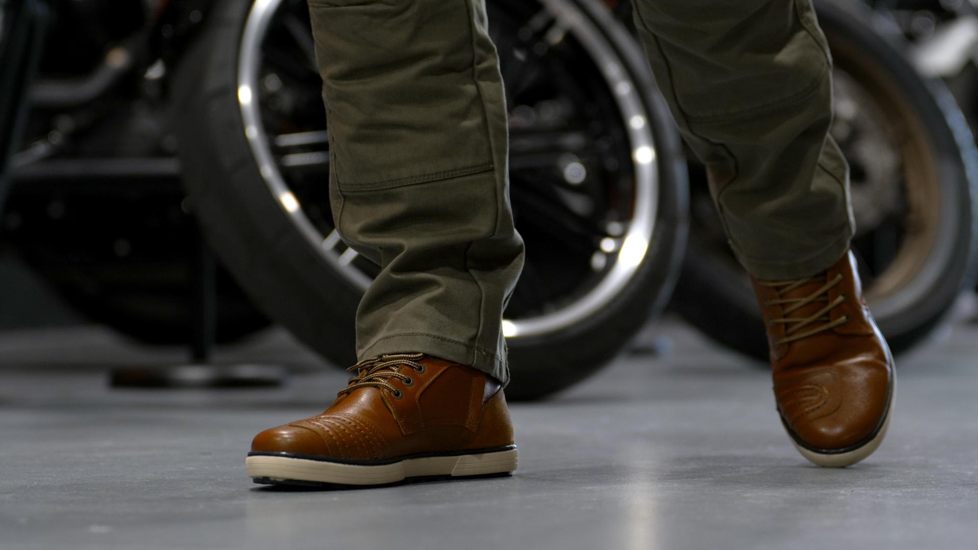 Shifter Brown – Image 2